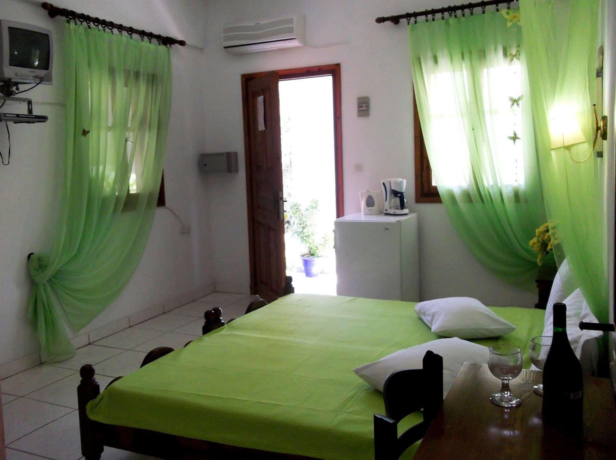 Artemis Bungalows Stafylos Exterior foto